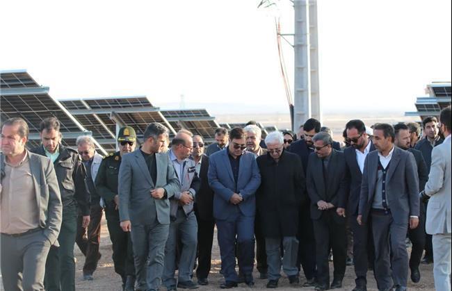 بازدید استاندار خراسان شمالی از پروژه نیروگاه خورشیدی شرکت آلومینای ایران
