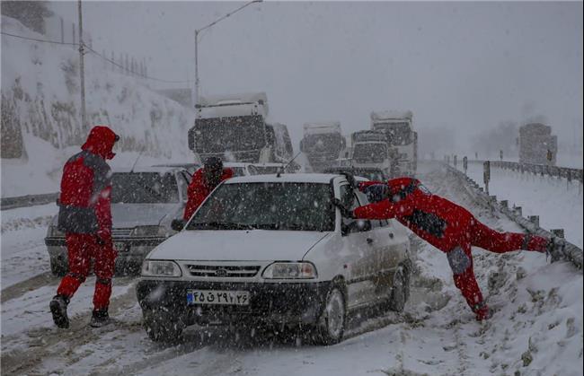 نجات معجزه آسای راننده نیسان در گردنه امین الله